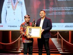 Zainal Arifin Paliwang Raih ‘The Supreme Leader Excellence in Borderland Infrastructure Development and Strategic Economic Growth”‘