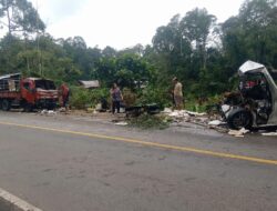 Laka Maut: Truk vs Mobil Pickup, Dua Korban Dikabarkan Tewas