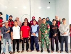 Mahasiswa KKN Unhas Latih Warga Benteng Gajah Buat Spray Alami dan Kompos Feses Sapi