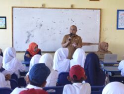 Kadis Kominfo Goes to School Sambangi Bonetambo, Anak Pulau Dibekali Kecakapan Digital