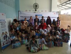 Zurich Syariah Bersama Rumah Zakat dan Disdik Makassar Salurkan 50 Paket Perlengkapan Sekolah untuk Anak Yatim dan Dhuafa