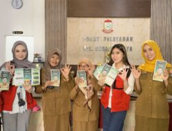 Mahasiswa KKNT Zero Waste Unhas Edukasi Masyarakat tentang Pemilahan Sampah melalui Brosur