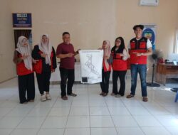 Mahasiswa KKN Unhas di Kelurahan Segeri Serahkan Peta Pemetaan RTLH 