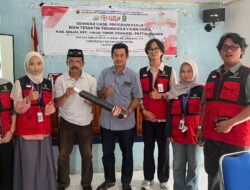 Mahasiswa KKN-T 116 Unhas Serahkan Alat Emposan Tikus ke Desa Pattalassang