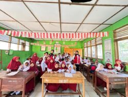 Mahasiswa KKN-PK 69 Unhas Edukasi “Detektif Jajanan Sehat” 