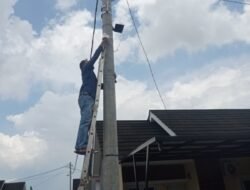 Atasi Kerentanan Area Off-Grid, Tim PkM UNM Pasang CCTV Tenaga Surya Berbasis Jaringan 4G di Perumahan Bumi Panaikang Mas