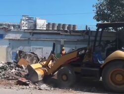 DPU Makassar Kembali Fungsikan Drainase di Ujung Tanah