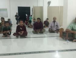 Ustaz H. Sunarto Isi Kajian Malam Jumat di Masjid Miftahusa’adah Tomoni, Ajak Warga Menuntut Ilmu ke Surga