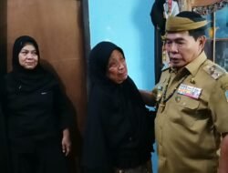 Sisi Humanis Gubernur Zainal Paliwang: Melayat ke Rumah Duka Almarhum Sudirman Dasuki