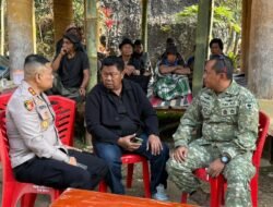 Dandim 1414/Tator Bersama Kapolres Toraja Utara Melayat di Rumah Korban Penembakan di Wamena