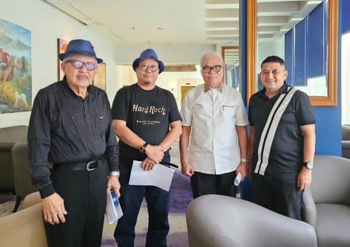 Keterangan foto : Diskusi Transfortasi di Kota Makassar bersama Prof. Lambang Basri, Ir Rahman Iskandar dan Penulis