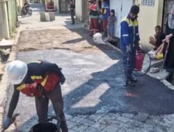 Respon Aduan Warga, DPU Makassar Tambal Jalan Harimau