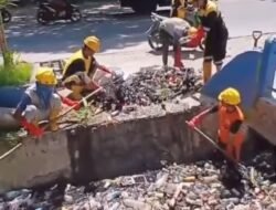 DPU Makassar Lakukan Normalisasi Saluran di Jalan Arif Rahman Hakim