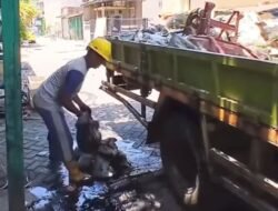 DPU Makassar Bersihkan Jalan Sultan Abdullah