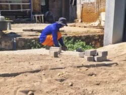 DPU Makassar Lakukan Pemasangan Paving Blok di Jalan Anggur
