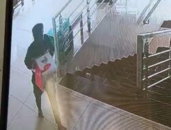 Terekam CCTV, Pencuri Bobol Kotak Amal Mesjid Raya Makale 