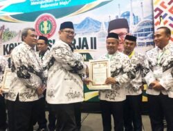 PGRI Luwu Timur Sabet Penghargaan dari PGRI Sulsel